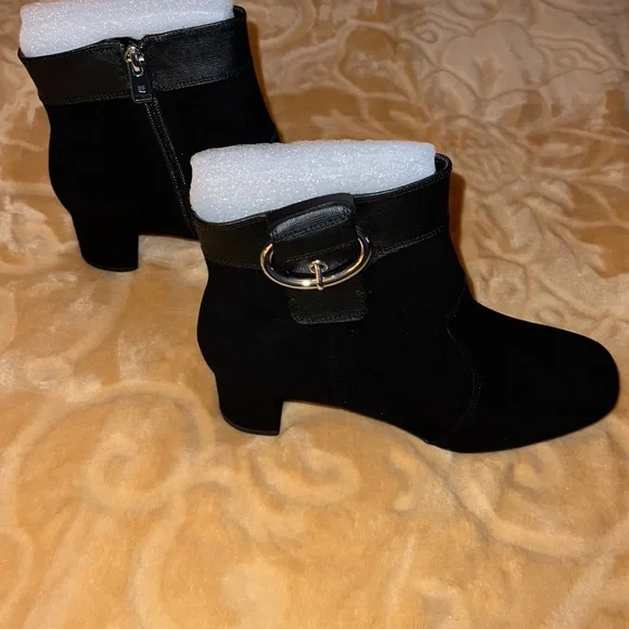 Womens Black Rockport Bootie w/decorative Buckle. 7W - Picture 2 of 11